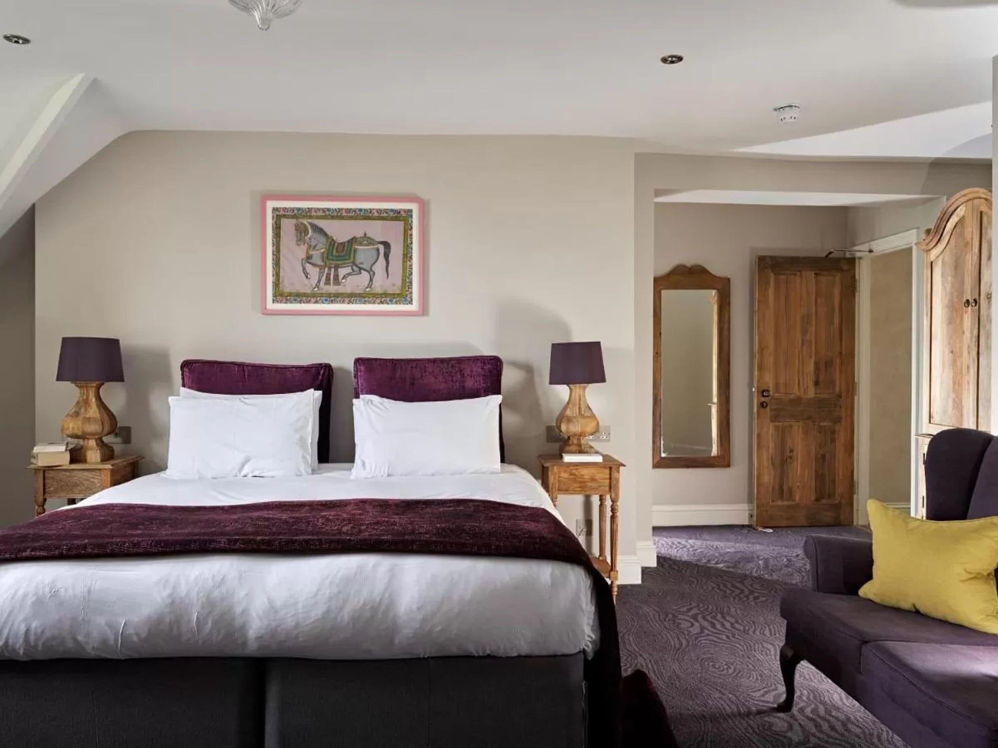 Bed and Breakfast Cotswold Grange Cheltenham Exterior foto A bedroom at The Old parsonage