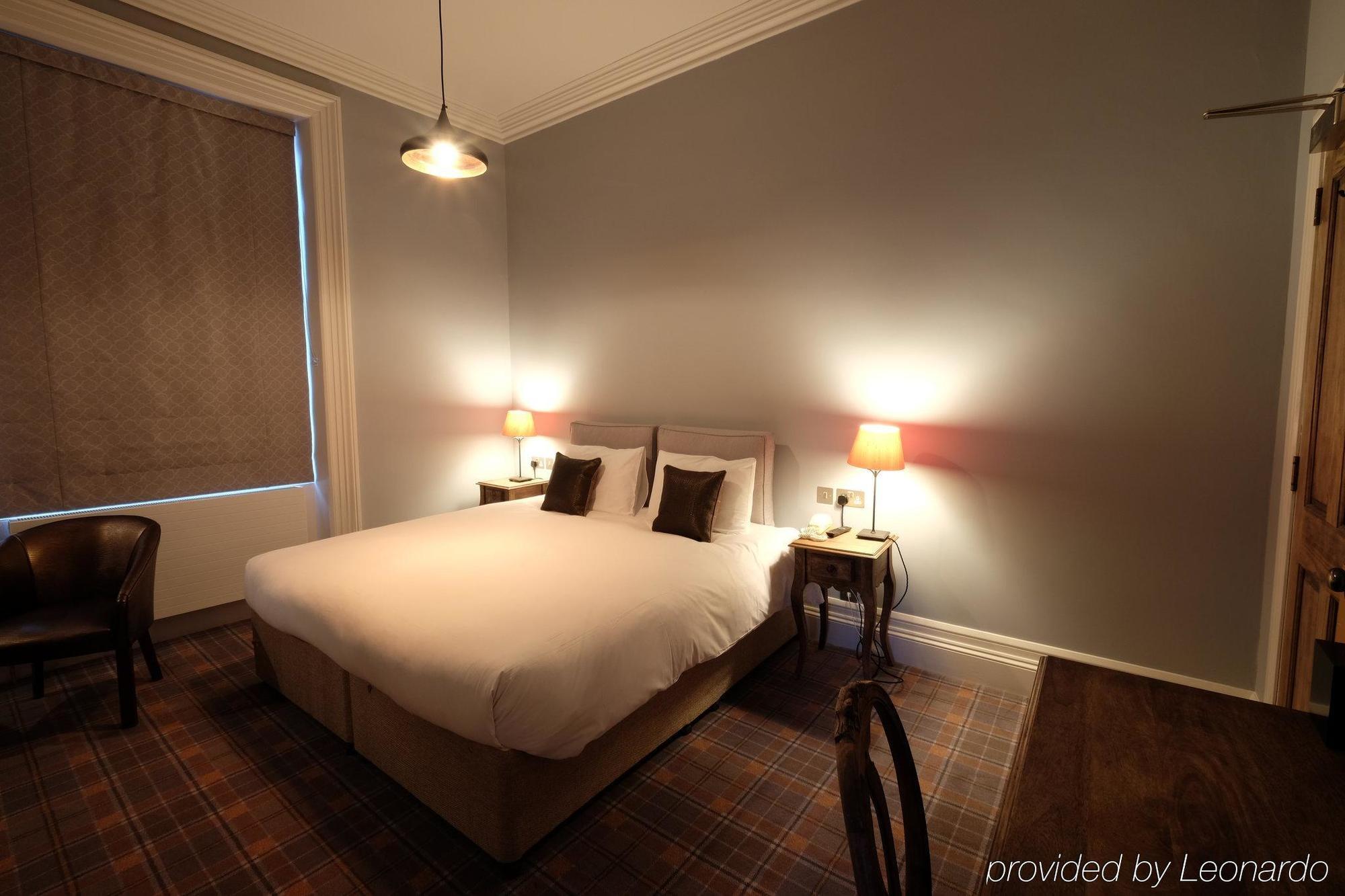 Bed and Breakfast Cotswold Grange Cheltenham Exterior foto A room at the hotel