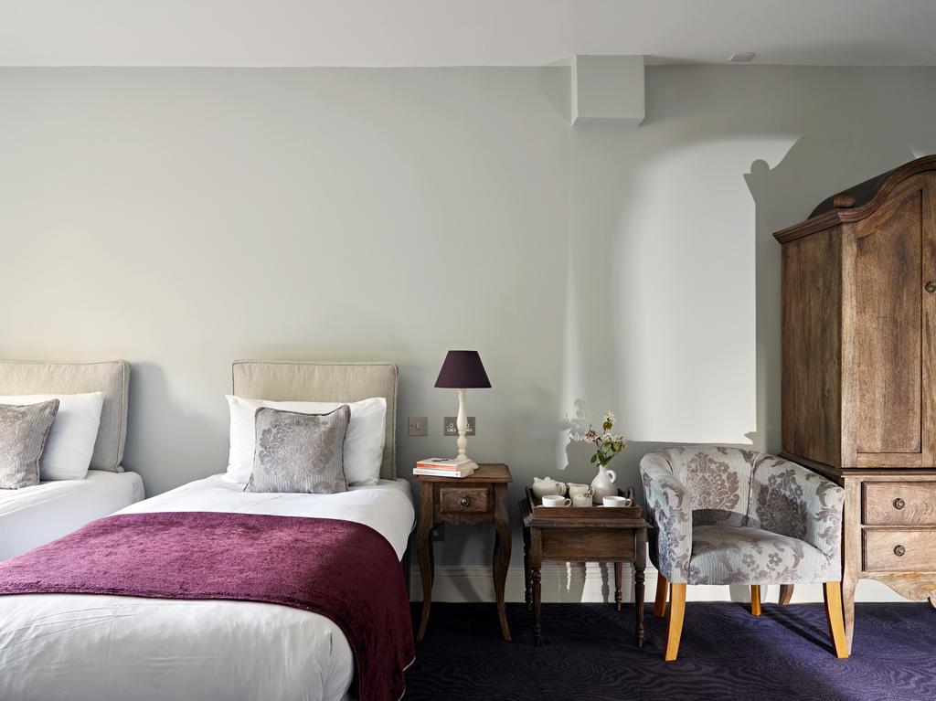 Bed and Breakfast Cotswold Grange Cheltenham Exterior foto A room at the hotel