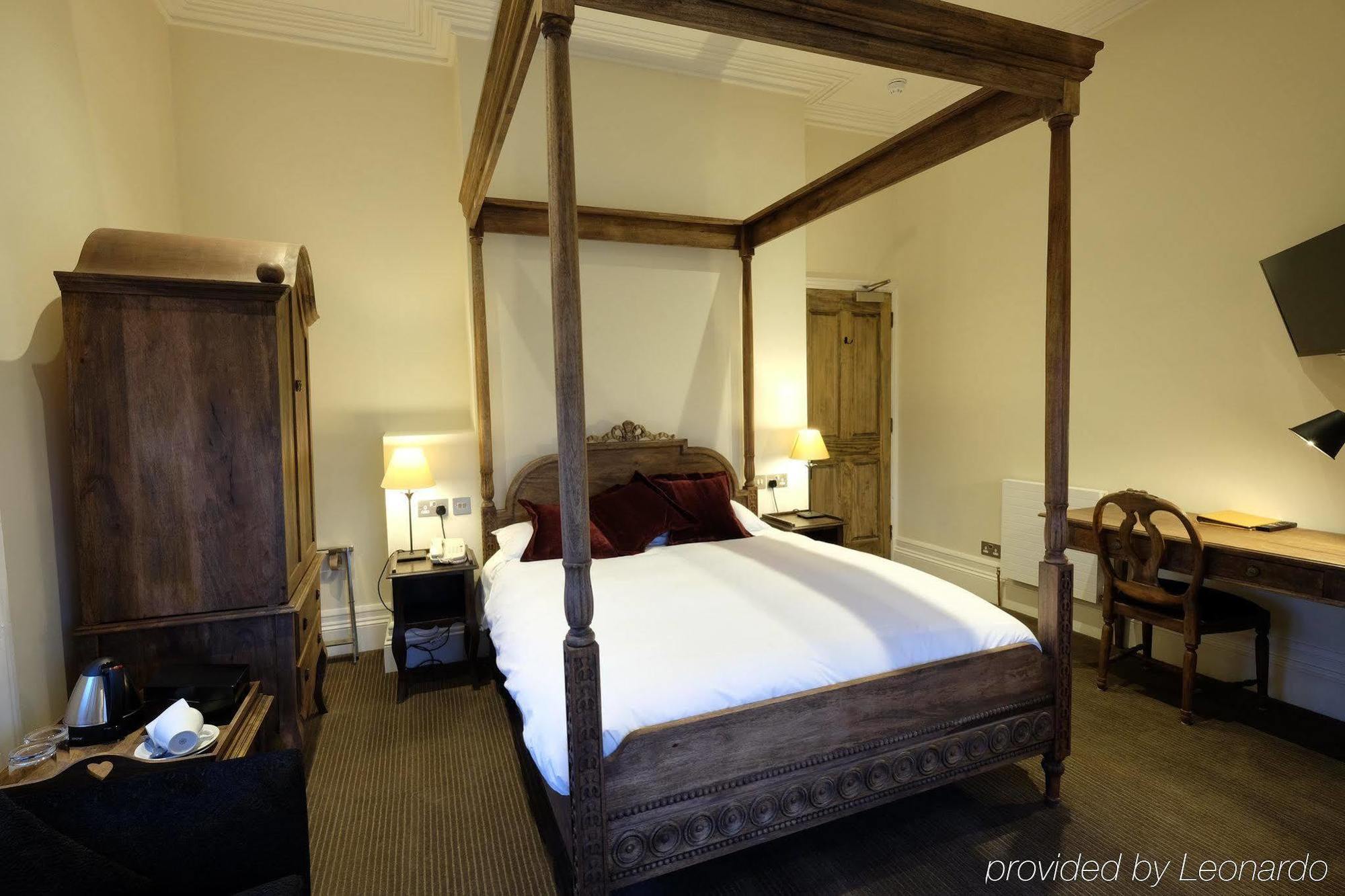 Bed and Breakfast Cotswold Grange Cheltenham Exterior foto A room at the hotel