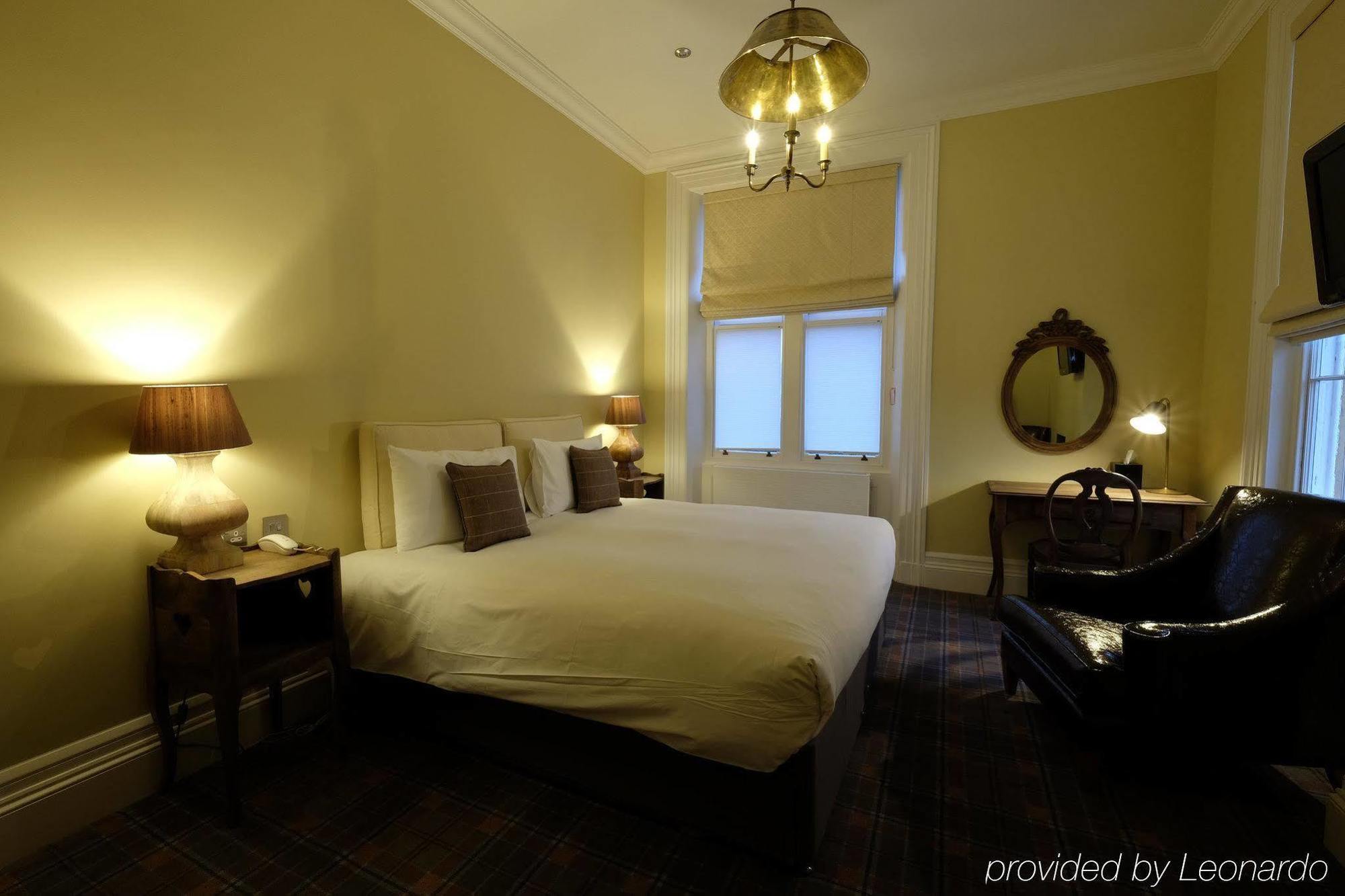 Bed and Breakfast Cotswold Grange Cheltenham Exterior foto A room at the hotel