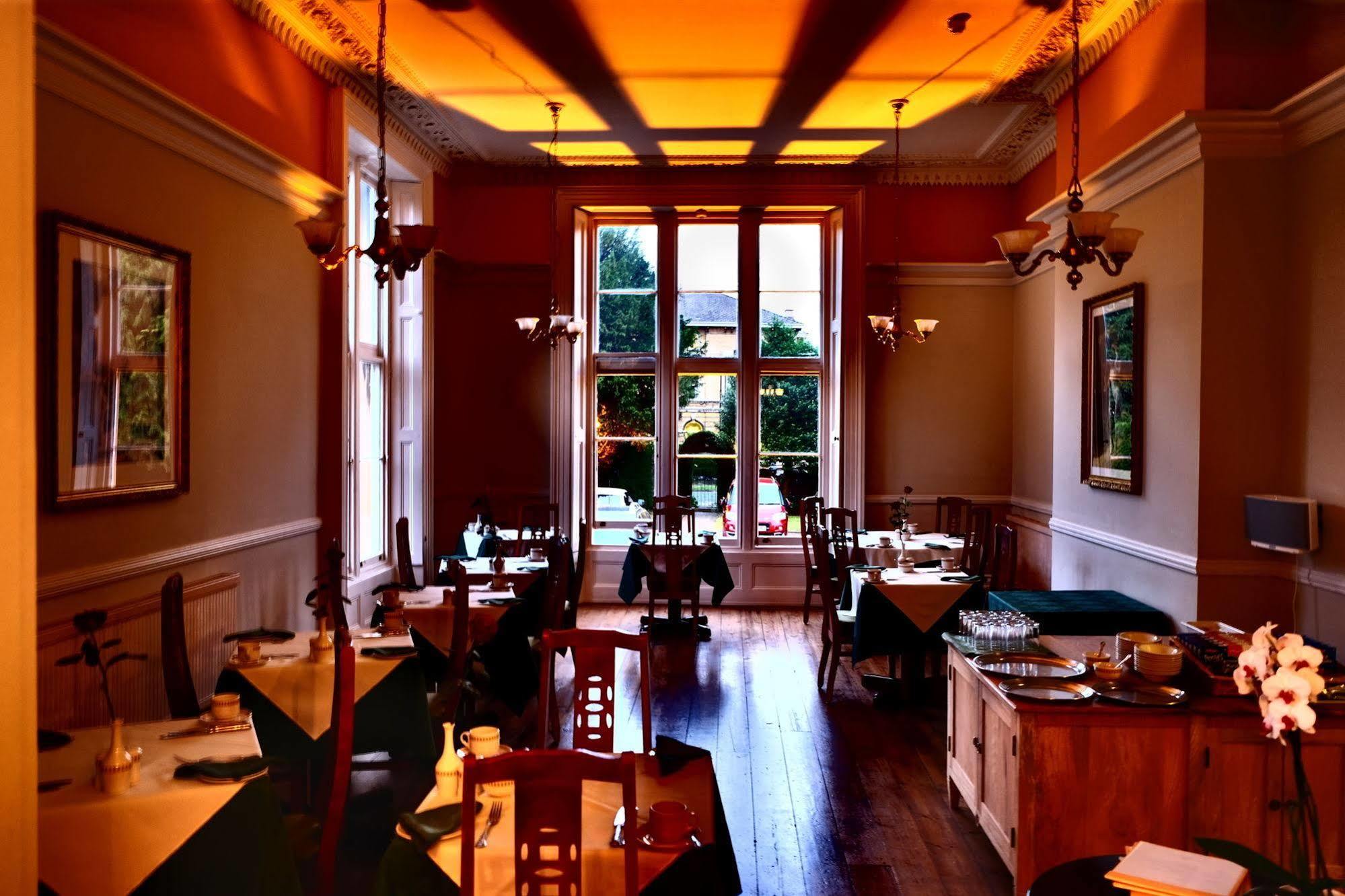 Bed and Breakfast Cotswold Grange Cheltenham Exterior foto The restaurant at the 1886 Crescent Hotel