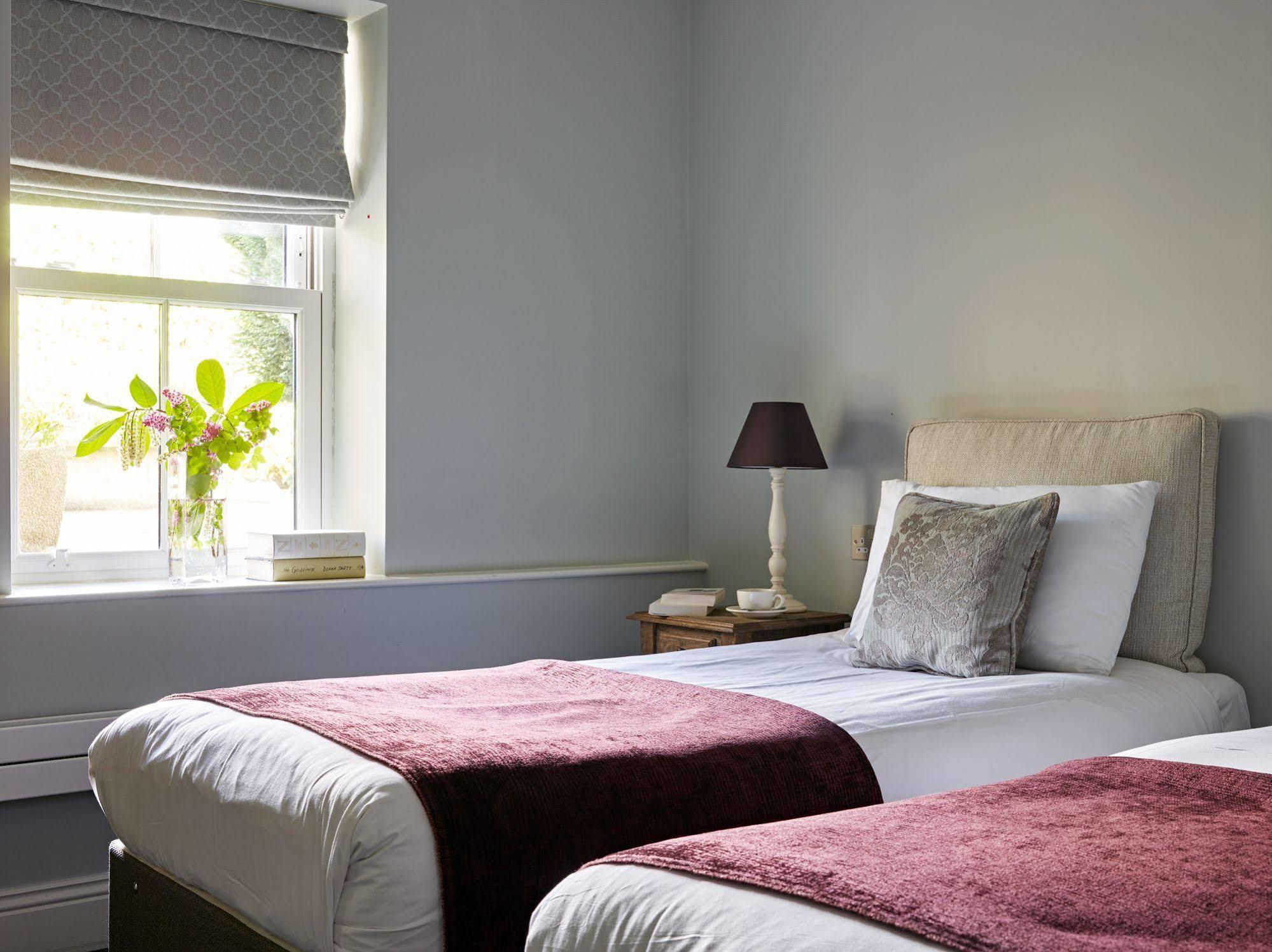 Bed and Breakfast Cotswold Grange Cheltenham Exterior foto A room at the hotel